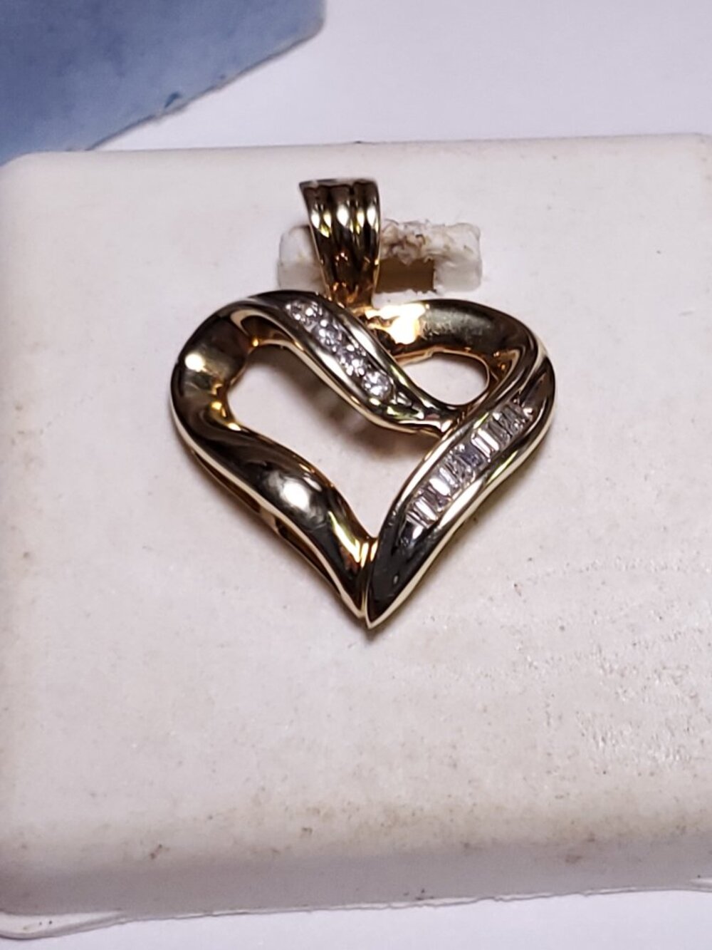 Estate .20ctw Natural Rd/Bag Diamond Freeform Open Heart 10Kt Y/G Pendant #25200